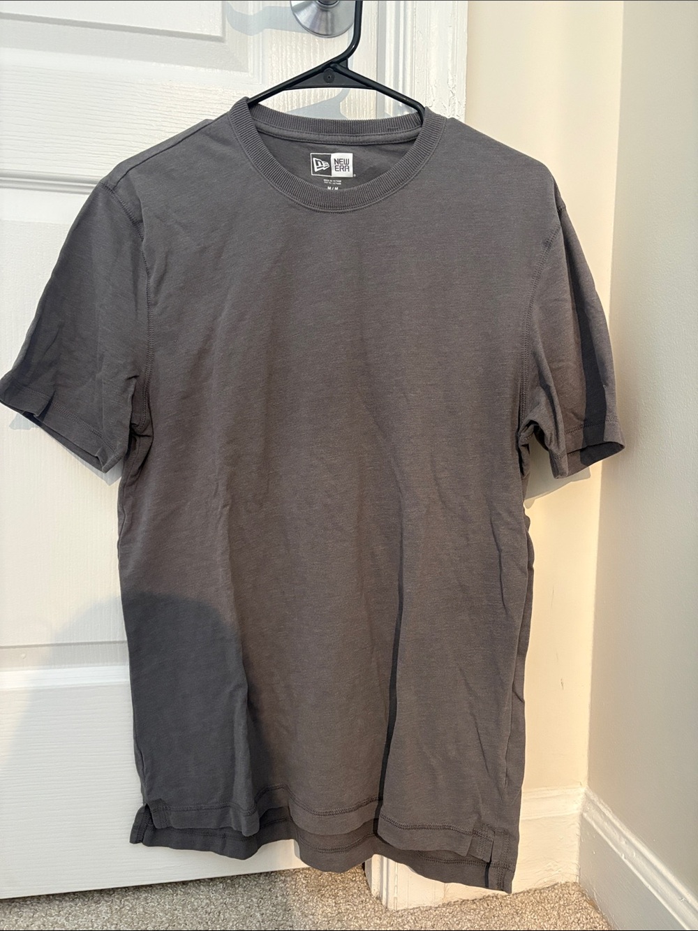 New Era Men's Short Sleeve Crew Tee in Charcoal